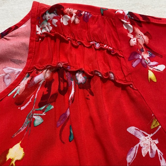 EVRI red floral plus size blouse 2x EUC - Picture 3 of 5
